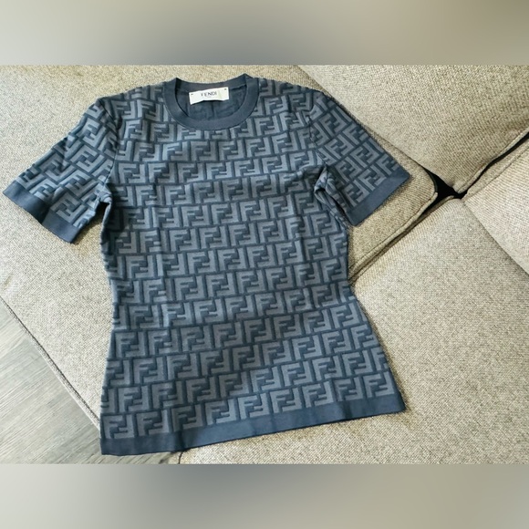 Fendi Tops - Fendi classic jumper - size 40IT